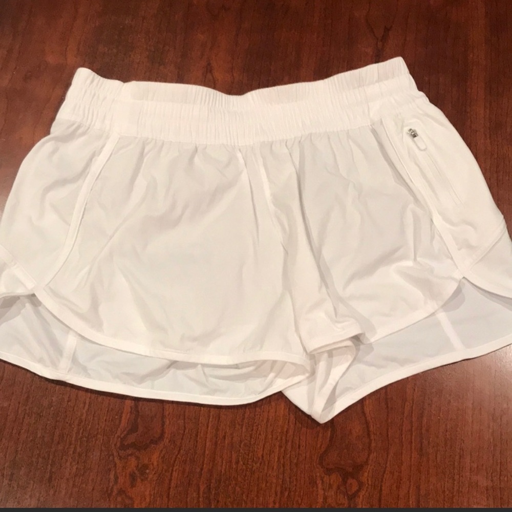 lululemon Tracker V short 4”🍋